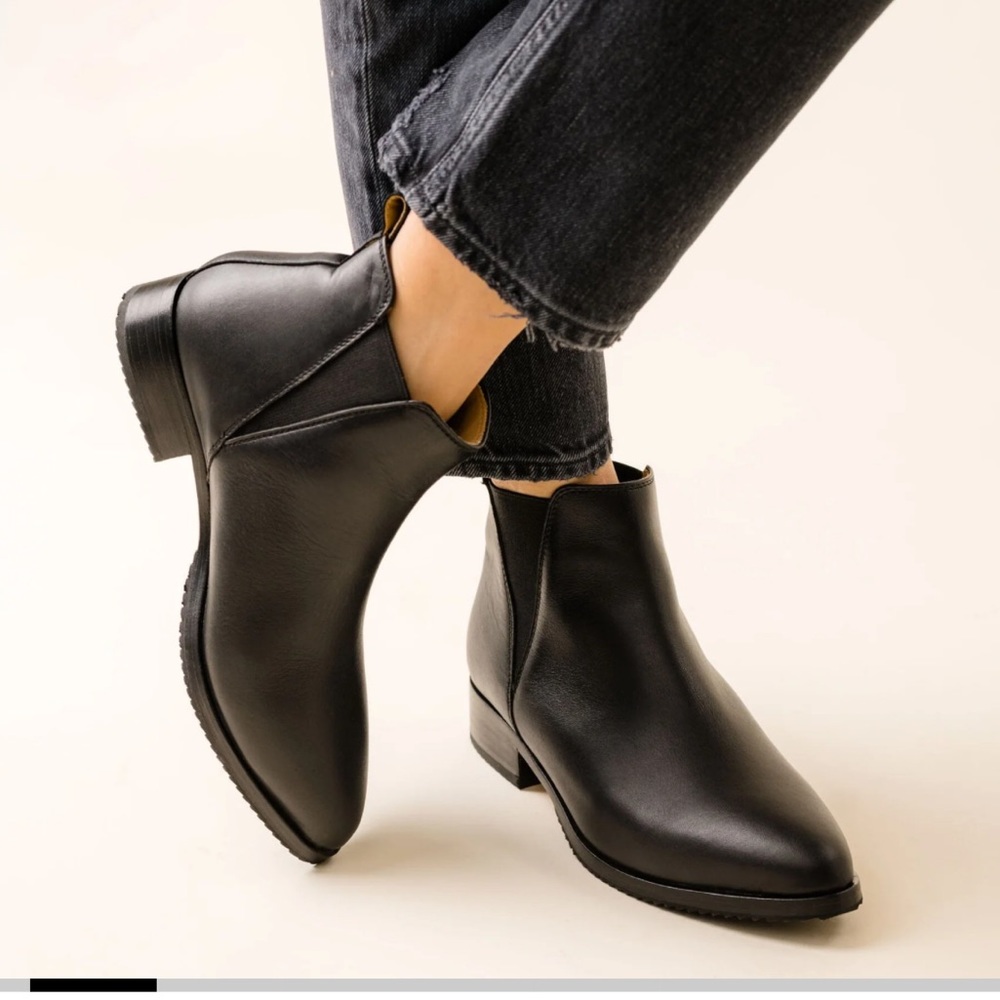 Nisolo Eva Everyday Chelsea Boot - Brand New